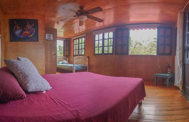 Green Monkey Hostel บากาลาร์ ภายนอก รูปภาพ