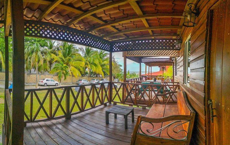 Green Monkey Hostel บากาลาร์ ภายนอก รูปภาพ